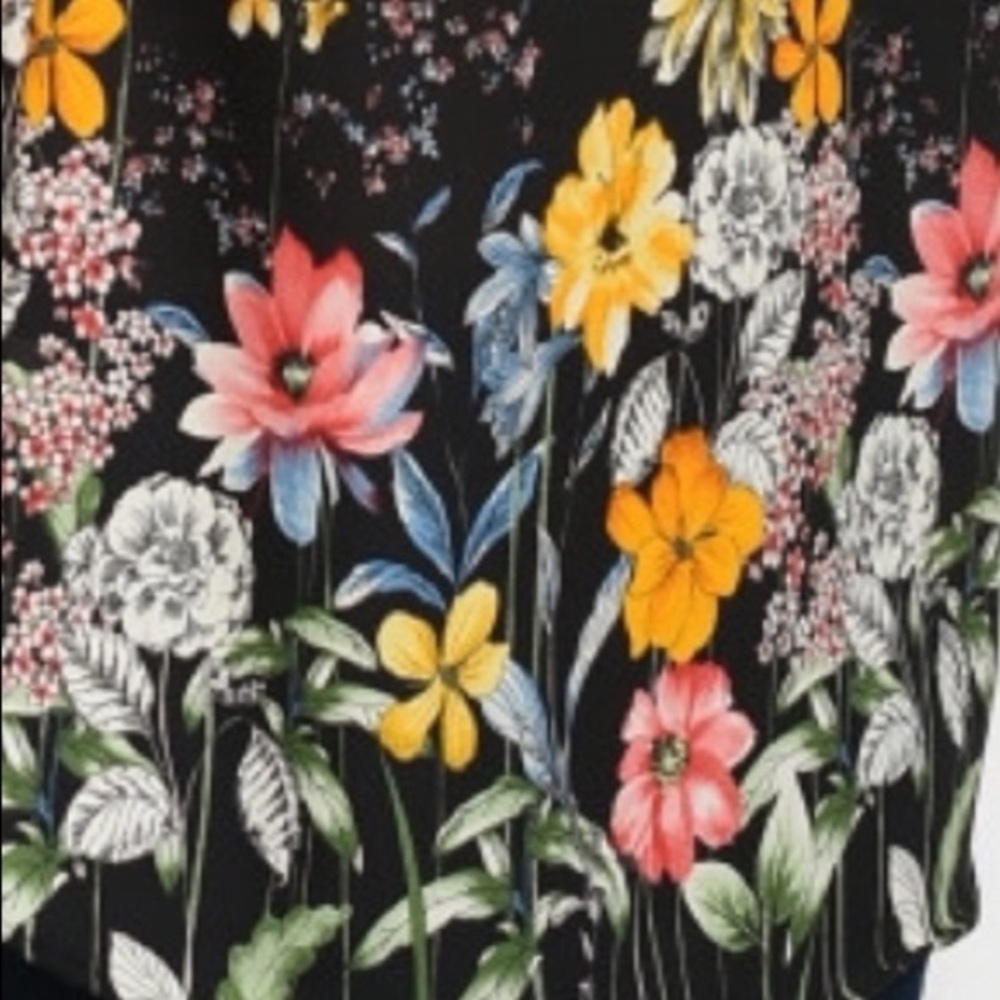 Vine & Love | Black Floral Blouse ๐ - Picture 3 of 6
